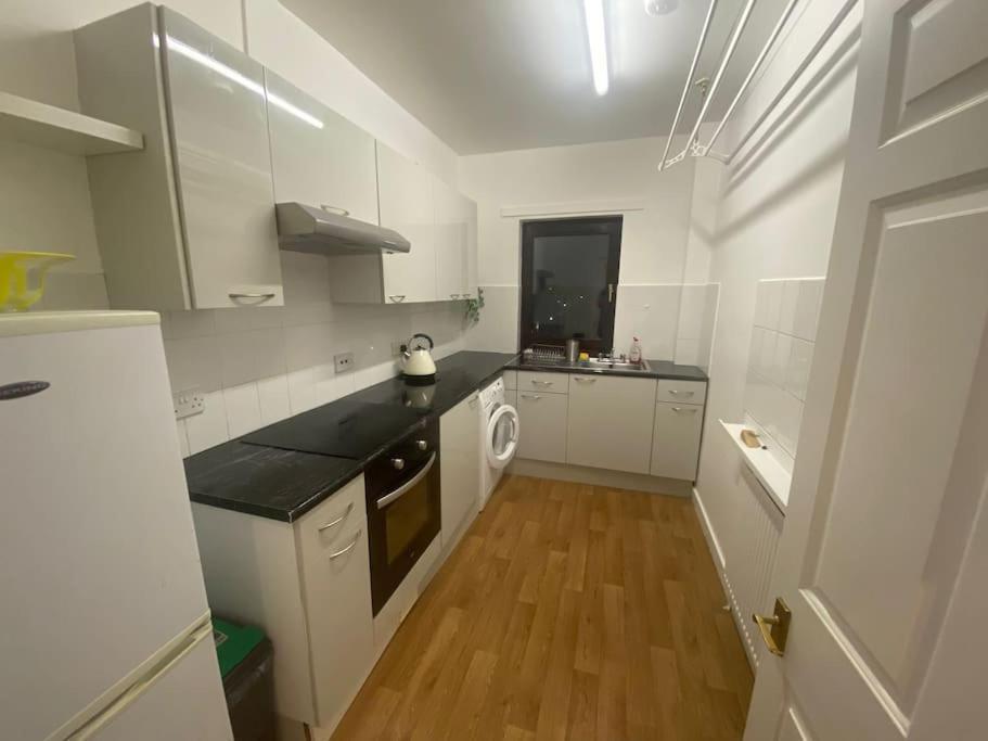 Apartamento Steps Away From All The Action Edimburgo Exterior foto